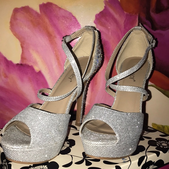 Silver platform heels - Picture 3 of 4